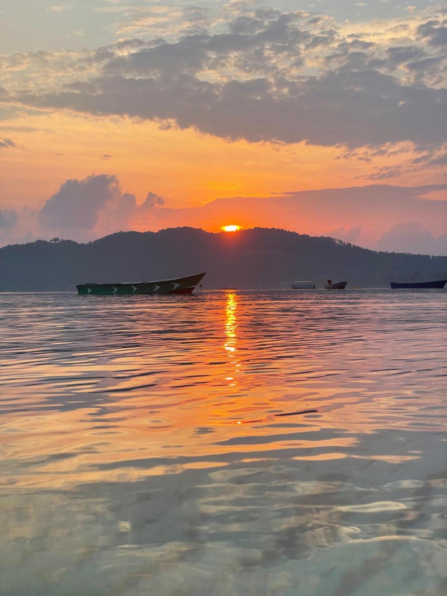 The Big Easy Koh Rong Samloem Hostel Koh Rong Sanloem Buitenkant foto